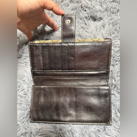 Classic Gucci Monogram Wallet - Picture 9 of 16